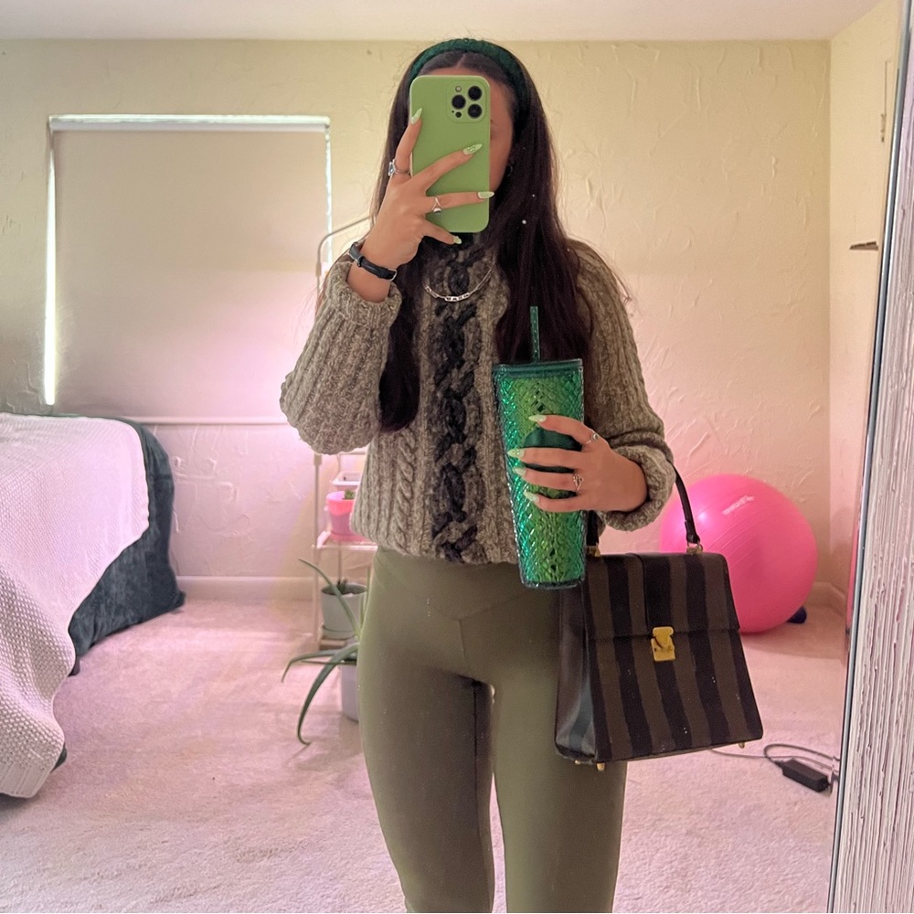 Meet your Posher, Samara